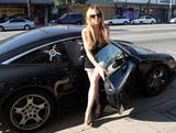 th_27499_Celebutopia-Lindsay_Lohan_and_Samantha_Ronson_have_a_burger_in_Hollywood-35_122_26lo.jpg
