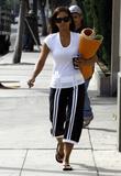 th_88197_Halle_Berry_going_to_yoga__CU_ISA_0009_122_360lo.jpg