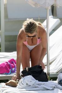 Lindsey-Pelas-%E2%80%93-Bikini-Candids-in-Miami--z42ep7eq2j.jpg