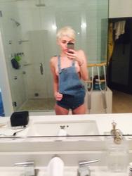 Miley Cyrus leaked nude picsp67q49ckz3.jpg