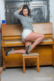 Megan Carter - Megan At The Piano -648kbu8xq4.jpg
