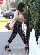 http://img176.imagevenue.com/loc33/th_316359200_vanessa_hudgens_09_122_33lo.jpg