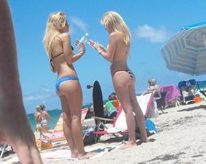 Spying sexy beach teens-g1rh1hxpfn.jpg