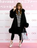 http://img176.imagevenue.com/loc576/th_55778_Jennifer_Lopez_2009-03-29_-_Japanese_handbag_brand_Samantha_Thavasa_in_Tokyo_958_122_576lo.jpg